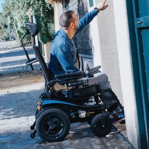 Carrozzina elettronica Karma Blazer a trazione posteriore