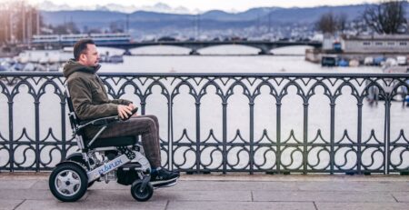 Carrozzine elettroniche leggere e pieghevoli: cosa sapere prima dell’acquisto
