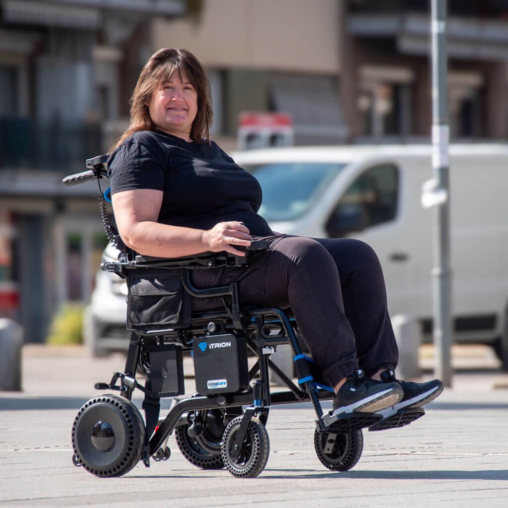 Itrion carrozzina pieghevole con controllo per assistente (2) (1)